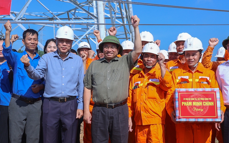 Thủ tướng: Dứt khoát hoàn thành đường dây 500 kV Lào Cai-Vĩnh Yên trong 6 tháng thay vì 2 năm
