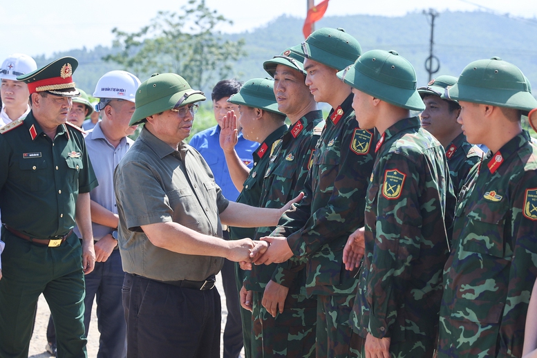 Thủ tướng: Dứt khoát hoàn thành đường dây 500 kV Lào Cai-Vĩnh Yên trong 6 tháng thay vì 2 năm- Ảnh 4.