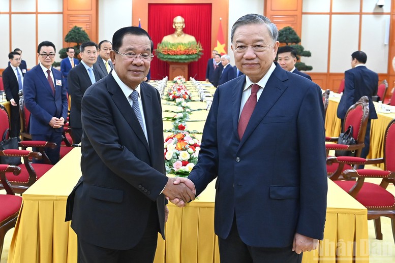 Tổng Bí thư Tô Lâm gặp Chủ tịch Đảng Nhân dân Campuchia Hun Sen- Ảnh 1.