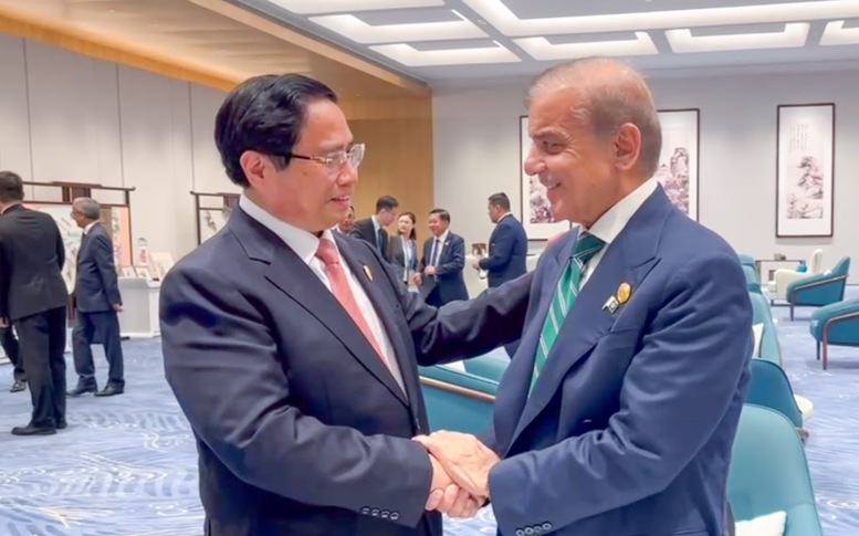 Thủ tướng Phạm Minh Chính gặp Thủ tướng Pakistan