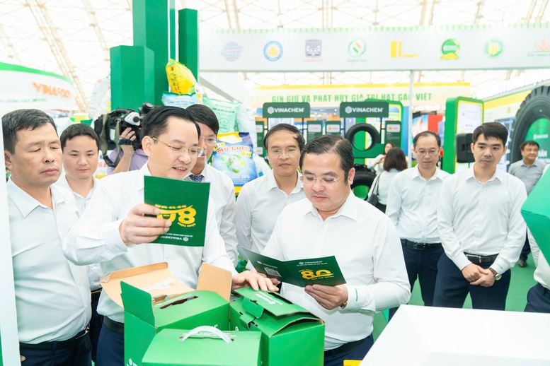 VINACHEMMART nhận được sự quan tâm lớn tại Triển lãm quốc gia 80 năm hành trình Độc lập – Tự do – Hạnh phúc- Ảnh 3.
