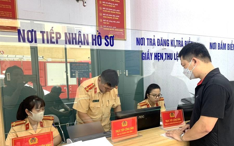 Ô tô biển vàng ngừng kinh doanh, đổi sang biển trắng thế nào?