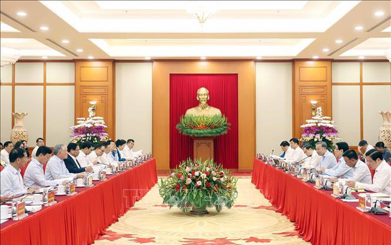 Bộ Chính trị làm việc với Ban Thường vụ Đảng ủy Chính phủ