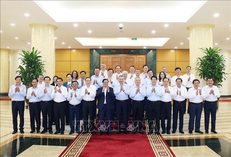 Tổng Bí thư Tô Lâm và các đại biểu dự buổi làm việc của Bộ Chính trị với Ban Thường vụ Đảng ủy Chính phủ - Ảnh: TTXVN