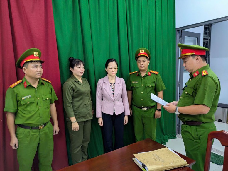 Tạm giữ hình sự chủ cơ sở nha khoa Tuyết Chinh- Ảnh 1.