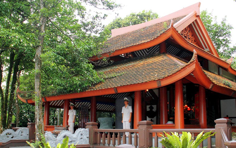 Đền thờ Bác Hồ trên đỉnh Ba Vì