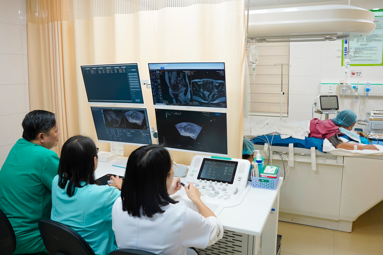 Thành tựu thay đổi diện mạo ngành sản phụ khoa: Tiêu diệt khối u không cần mổ- Ảnh 2.