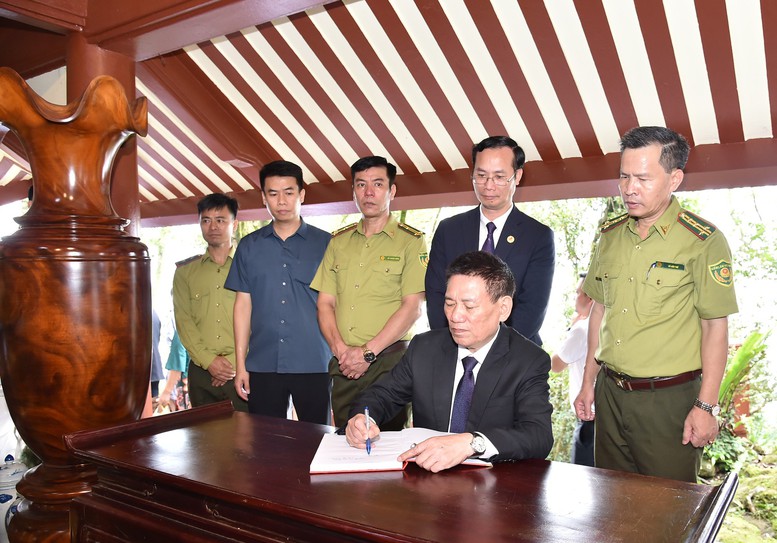 Trang trọng Lễ dâng hương tưởng niệm 56 năm ngày mất Chủ tịch Hồ Chí Minh- Ảnh 4.