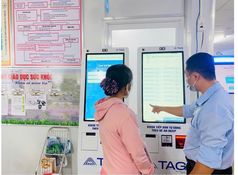Vĩnh Long tăng tốc số hóa y tế, hướng tới 80% dân số có Sổ sức khỏe điện tử vào năm 2025- Ảnh 1.