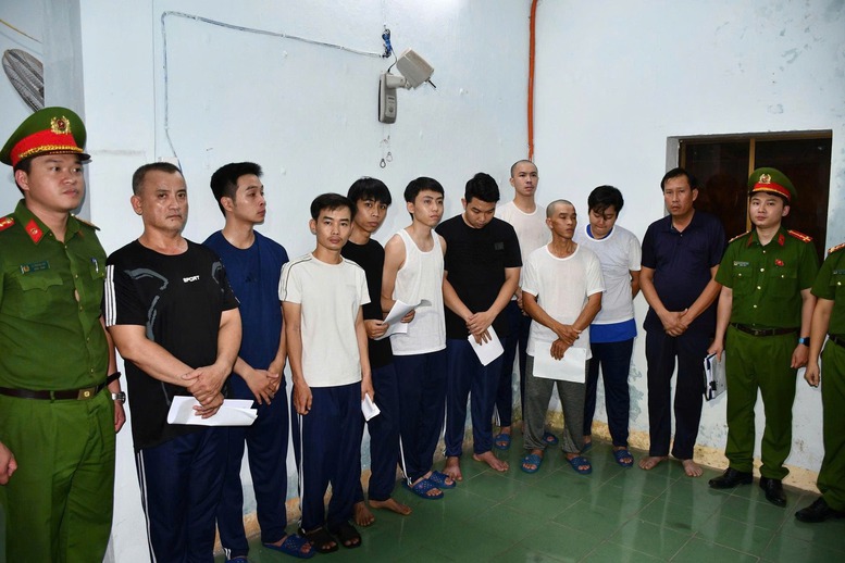 Triệt phá cơ sở sản xuất giấm giả, mỗi ngày tung ra thị trường hơn 1.000 lít- Ảnh 4.