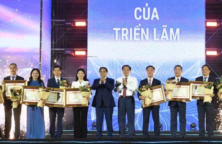 Triển lãm Thành tựu đất nước: Dấu ấn kỷ lục, thành tựu rạng ngời- Ảnh 1.