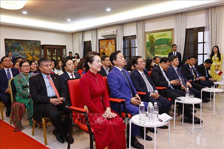 Chủ tịch Quốc hội gặp gỡ cộng đồng người Việt Nam tại Malaysia- Ảnh 4.