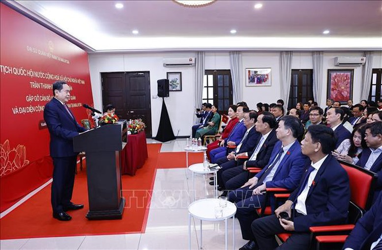 Chủ tịch Quốc hội gặp gỡ cộng đồng người Việt Nam tại Malaysia- Ảnh 2.