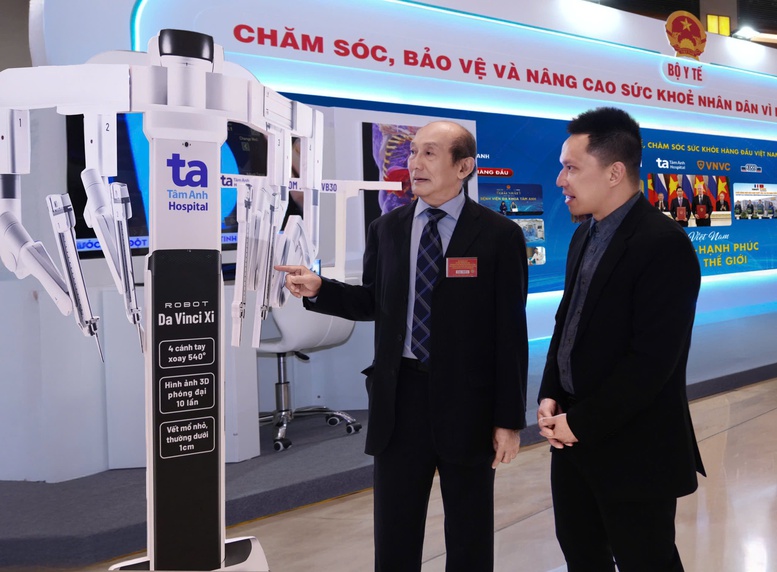 Các "siêu" Robot AI được giới thiệu tại triển lãm thành tựu y tế nổi bật ở Nhà Quốc hội- Ảnh 2.