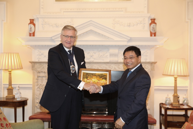 Khu tài chính London phối hợp chặt chẽ với Việt Nam phát triển Trung tâm tài chính quốc tế- Ảnh 1.