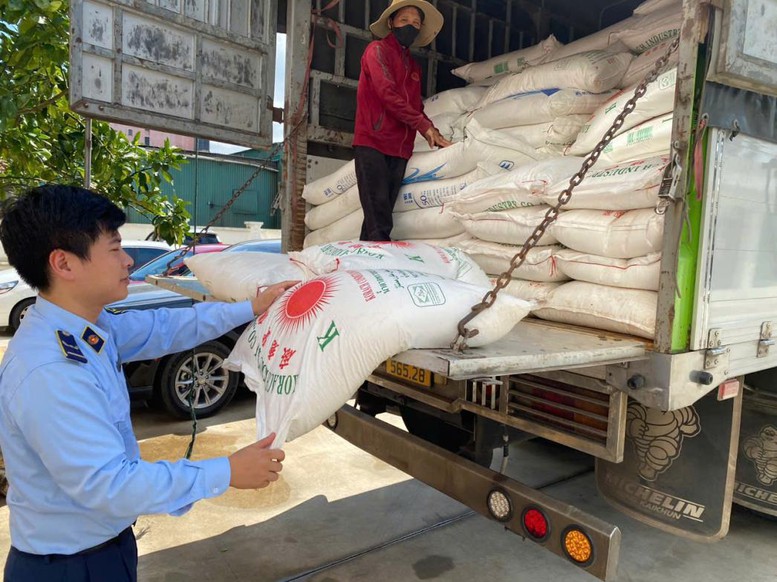 Nghệ An: Phát hiện, tạm giữ 3 tấn đường cát nhập lậu- Ảnh 1.