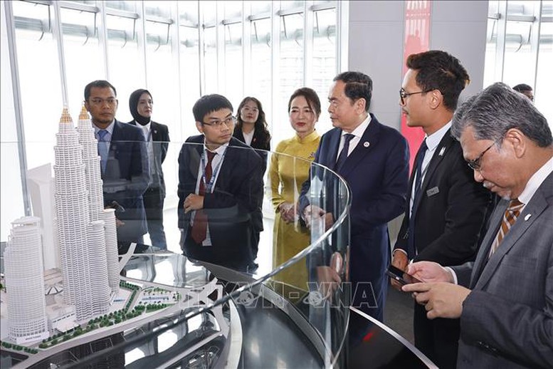 Chủ tịch Quốc hội Trần Thanh Mẫn thăm, làm việc với lãnh đạo Tập đoàn Dầu khí Quốc gia Malaysia- Ảnh 1.