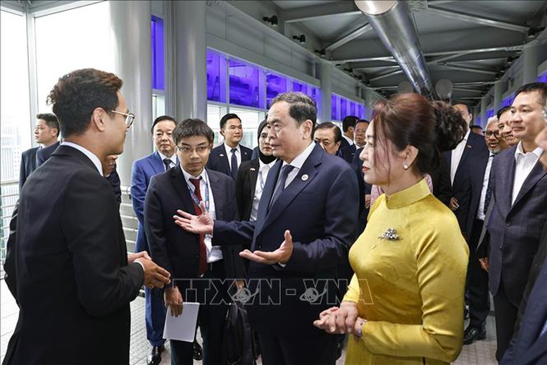 Chủ tịch Quốc hội Trần Thanh Mẫn thăm, làm việc với lãnh đạo Tập đoàn Dầu khí Quốc gia Malaysia- Ảnh 3.