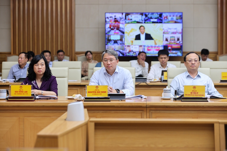 Thủ tướng: Bảo đảm giải ngân 100% vốn đầu tư công, nâng cao chất lượng và phát huy vai trò động lực tăng trưởng- Ảnh 6.