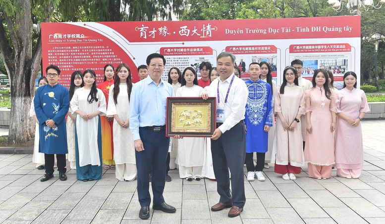 Phó Thủ tướng Mai Văn Chính dự đối thoại bàn tròn với CEO các doanh nghiệp Trung Quốc- Ảnh 7.