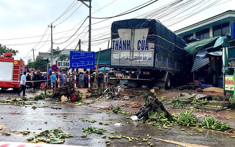 Thủ tướng Chính phủ chỉ đạo khắc phục hậu quả vụ tai nạn giao thông đặc biệt nghiêm trọng tại Quảng Trị- Ảnh 1.