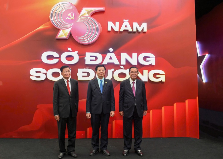 Tổng Bí thư, Chủ tịch nước Lào Thongloun Sisoulith và Chủ tịch Thượng viện Campuchia Hun Sen tham quan Triển lãm thành tựu đất nước- Ảnh 3.