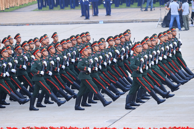Chùm ảnh: Đoàn quân nhân 4 nước diễu binh trên Quảng trường Ba Đình- Ảnh 8.