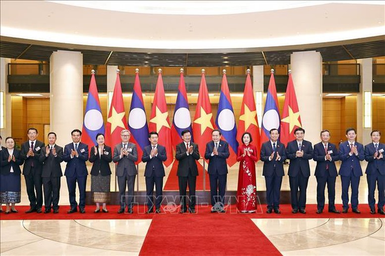Chủ tịch Quốc hội Trần Thanh Mẫn hội kiến Tổng Bí thư, Chủ tịch nước Lào Thongloun Sisoulith- Ảnh 3.