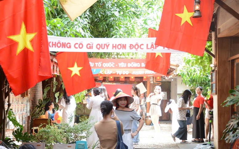 Du khách nô nức đến miền Trung trong kỳ nghỉ lễ Quốc khánh 2/9