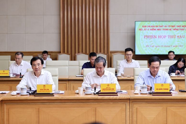 Thủ tướng: "Không thể chậm trễ hơn" trong tháo gỡ các điểm nghẽn pháp luật, chuyển trạng thái sang kiến tạo và phục vụ- Ảnh 9.