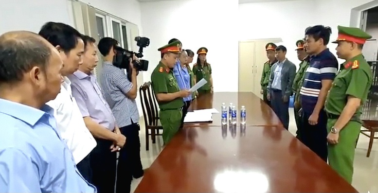 Kê khống dịch vụ tán sỏi tại Bệnh viện Đa khoa vùng Tây Nguyên: Khởi tố 2 trưởng khoa- Ảnh 1.