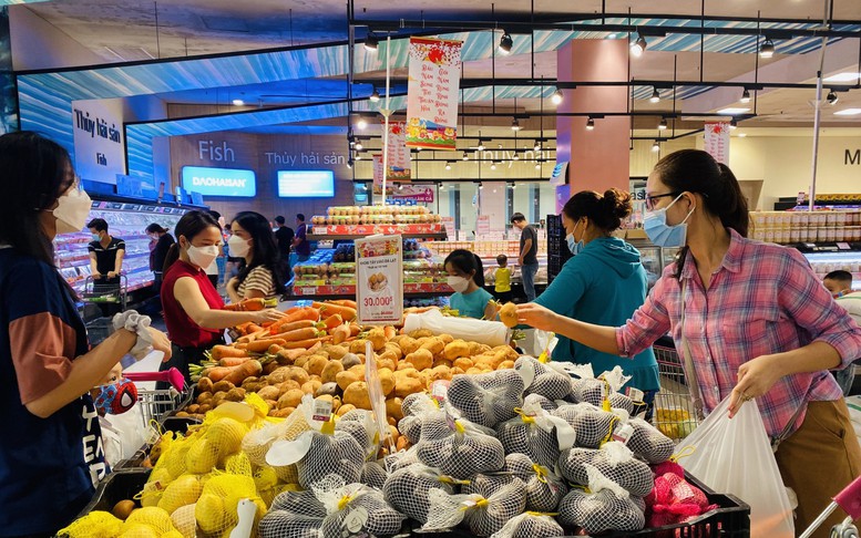 Xây dựng, công bố mức sống tối thiểu hằng năm làm căn cứ xác định các chuẩn chính sách xã hội