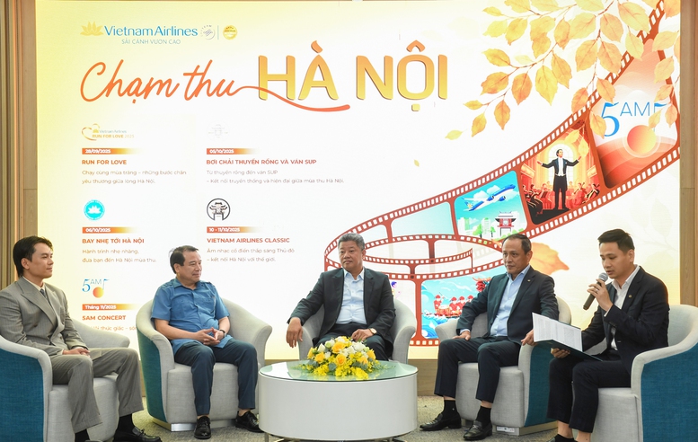 'Chạm thu Hà Nội' - Hành trình cảm xúc cùng Vietnam Airlines- Ảnh 1.