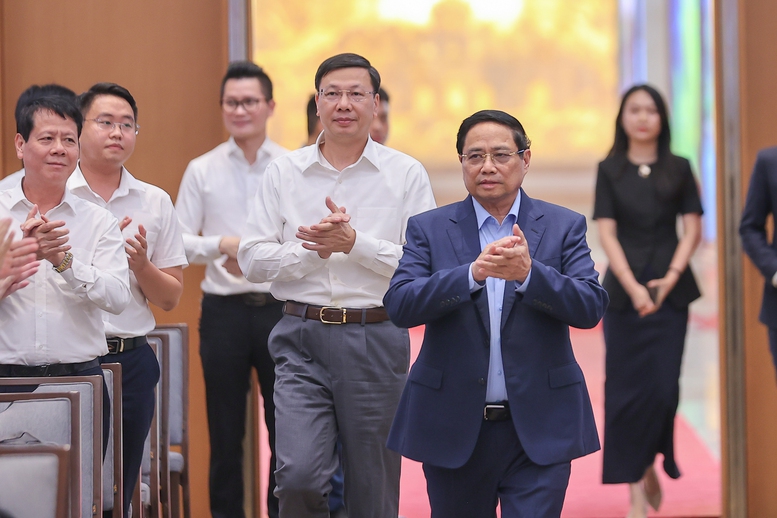 Thủ tướng: Các bộ, ngành, địa phương phải hoàn thiện cơ sở dữ liệu chậm nhất trong quý IV/2025- Ảnh 1.