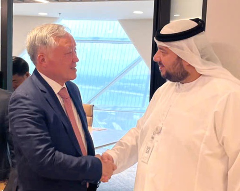 Phó Thủ tướng Thường trực Chính phủ Nguyễn Hòa Bình tới UAE- Ảnh 1.