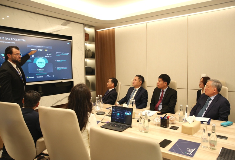 Phó Thủ tướng Thường trực Nguyễn Hòa Bình làm việc với Tập đoàn G42 (UAE)- Ảnh 3.