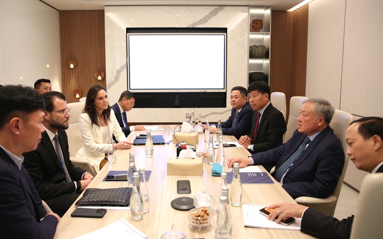 Phó Thủ tướng Thường trực Chính phủ làm việc với Tập đoàn G42 (UAE)