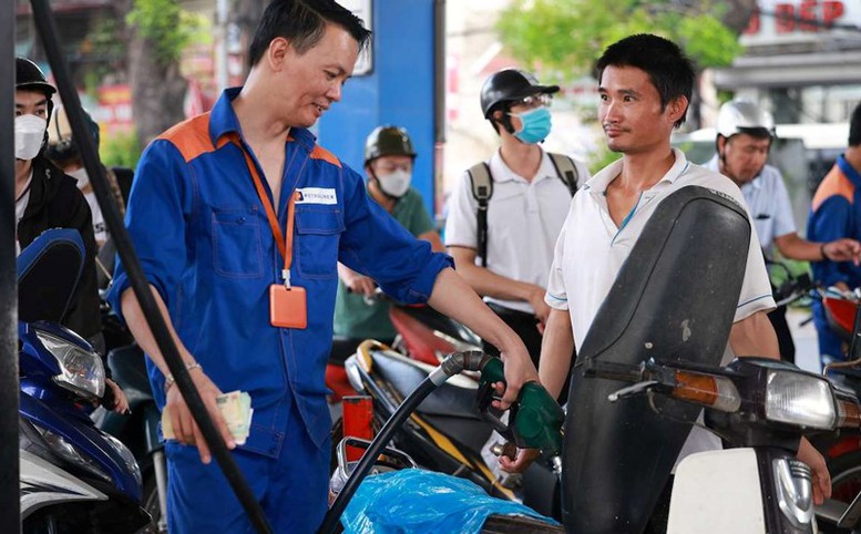 Giá xăng giảm- Ảnh 1.
