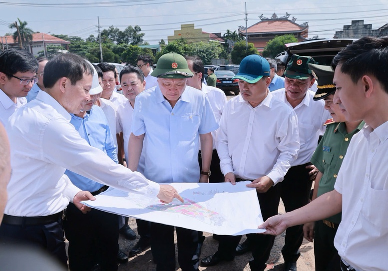 TẬN DỤNG "THỜI CƠ VÀNG" ĐỂ BỨT PHÁ, XÂY DỰNG TỈNH ĐỒNG NAI "XANH, VĂN MINH, HIỆN ĐẠI", VỮNG VÀNG TIẾN VÀO KỶ NGUYÊN PHÁT TRIỂN MỚI- Ảnh 4.