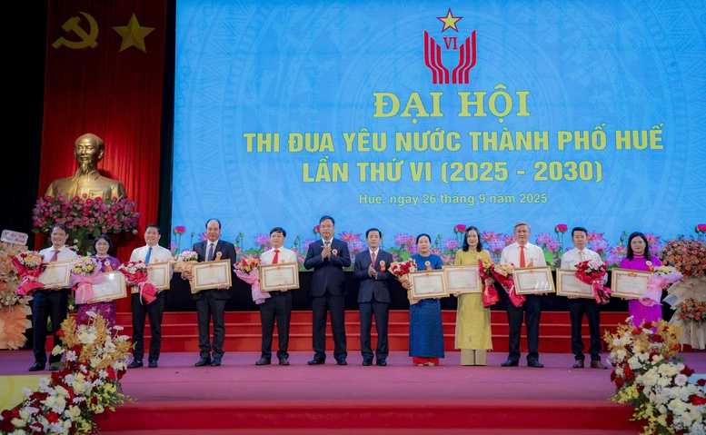 TP. Huế tôn vinh các tập thể, cá nhân tiêu biểu trong các phong trào thi đua yêu nước- Ảnh 1.