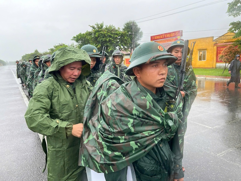 Quân khu 5: Kiểm tra, chỉ đạo công tác ứng phó bão số 10- Ảnh 2.