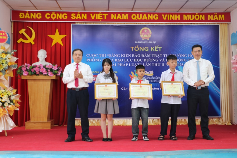 Trao giải 'Sáng kiến bảo đảm trật tự trường học về phòng ngừa bạo lực học đường'- Ảnh 2.