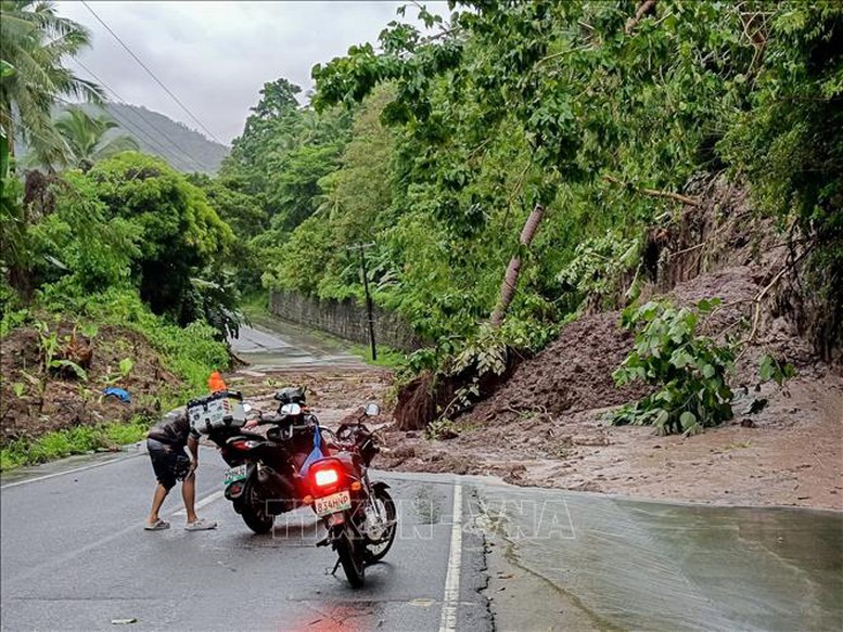 Bão Bualoi (số 10) quét qua Philippines, gây thiệt hại nặng nề- Ảnh 1.