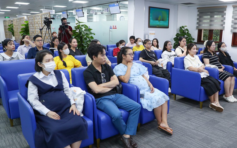 Chung tay phòng ngừa bệnh đường hô hấp do virus RSV gây ra- Ảnh 6. VNVC nỗ lực đưa vaccine RSV phòng viêm phổi cho phụ nữ mang thai và người cao tuổi tại Việt Nam