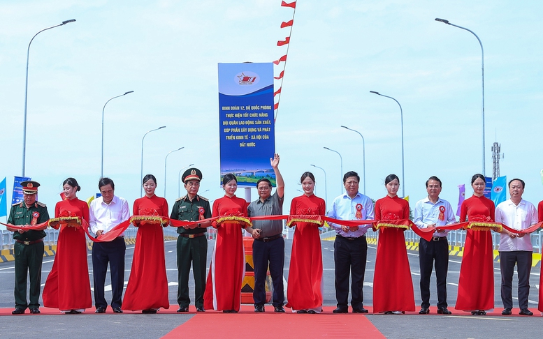 Thủ tướng: Khai thác cầu Phong Châu mới 'xứng đáng với mong mỏi và những giọt nước mắt của người dân'