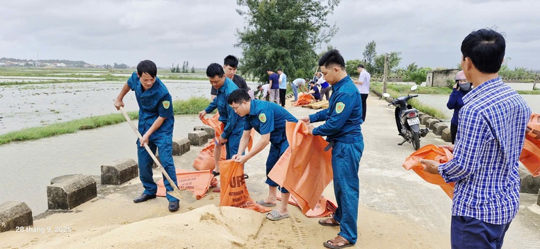 Quảng Trị sơ tán hơn 1.400 người tại các khu vực nguy hiểm đến nơi an toàn- Ảnh 3.
