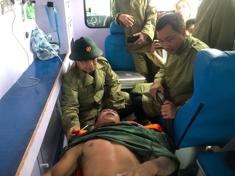 Cứu ngư dân gặp nạn ở biển Quảng Trị: Vượt sóng lớn cứu thêm 1 người- Ảnh 2.