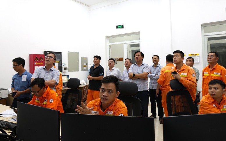 EVNNPT huy động lực lượng sẵn sàng khắc phục hậu quả bão số 10