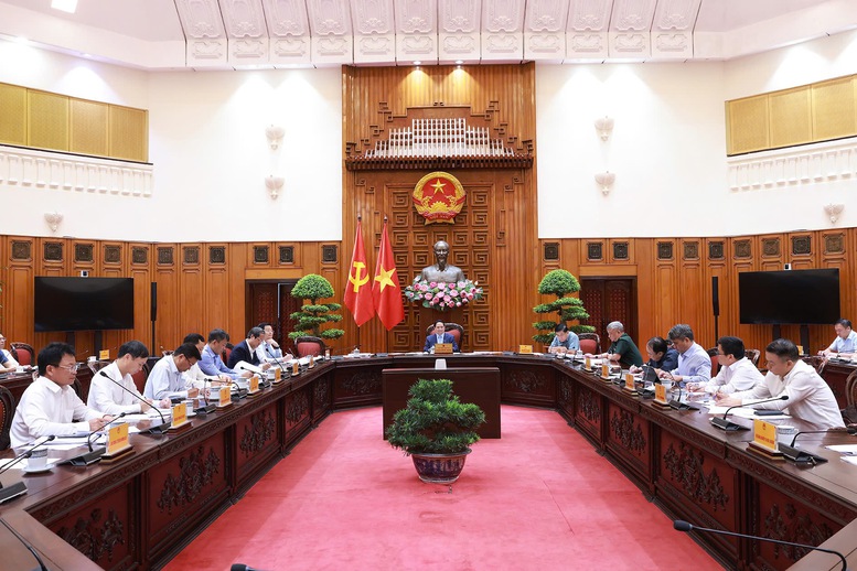 Thủ tướng Phạm Minh Chính chủ trì cuộc họp của Thường trực Chính phủ nghe báo cáo kết quả Phiên họp thứ nhất của Ủy ban liên hợp Hợp tác đường sắt Việt - Trung - Ảnh: VGP/Nhật Bắc