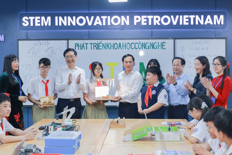 Hà Nội có thêm 2 trường THCS được trang bị phòng học STEM- Ảnh 4.